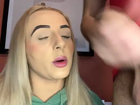 Snapshot of Strongqueen chatting on February 23, 6:34 pm Strongqueen online show from February 23, 6:34 pm