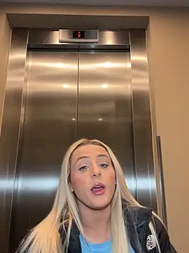 Snapshot of Strongqueen chatting on September 26, 10:36 pm Strongqueen online show from September 26, 10:36 pm