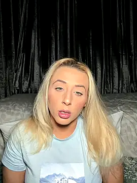 Snapshot of Strongqueen chatting on November 8, 8:07 pm Strongqueen online show from November 8, 8:07 pm