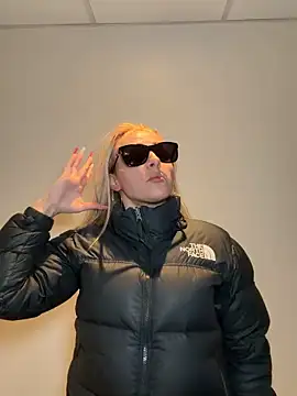 Strongqueen online show from December 18, 11:44 pm