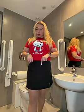 Strongqueen online show from April 10, 9:30 pm