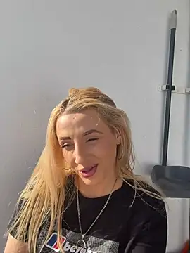 Snapshot of Strongqueen chatting on May 29, 5:55 pm Strongqueen online show from May 29, 5:55 pm