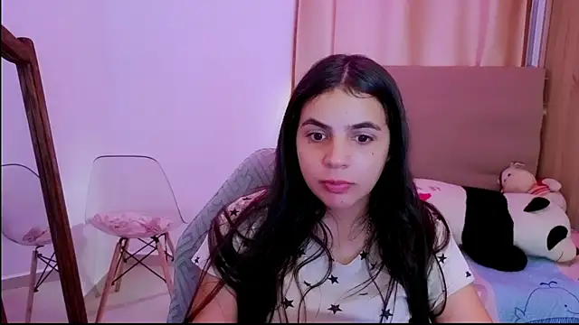 Snapshot of _elenna chatting on April 21, 6:23 pm elenna online show from April 21, 6:23 pm