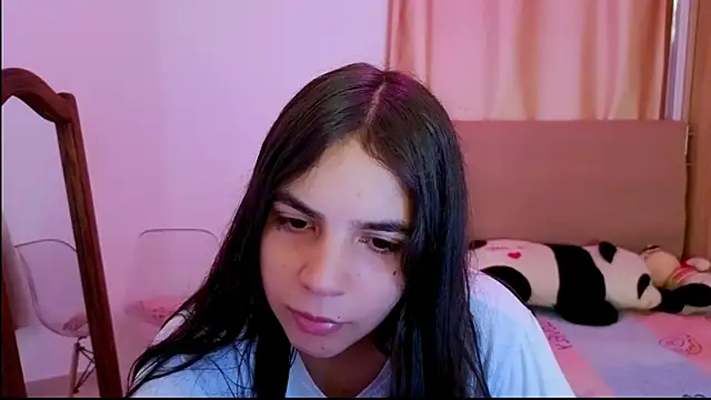 Snapshot of _elenna chatting on April 23, 5:59 pm elenna online show from April 23, 5:59 pm