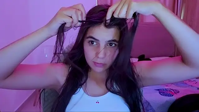 Snapshot of _elenna chatting on June 23, 5:33 pm elenna online show from June 23, 5:33 pm