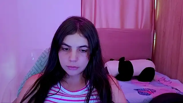 Snapshot of _elenna chatting on June 24, 5:23 pm elenna online show from June 24, 5:23 pm