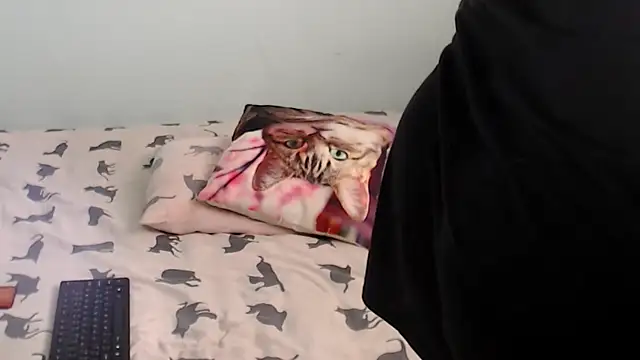 WendiMoon online show from October 17, 7:11 am