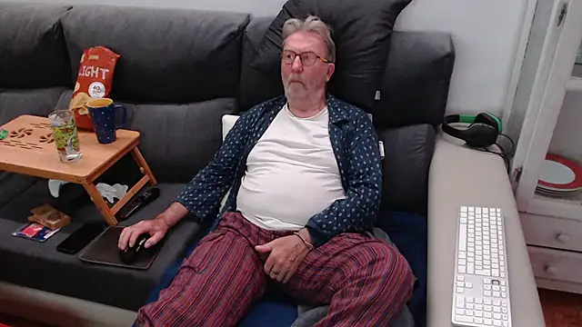 Nudelschwanz online show from March 9, 10:19 pm