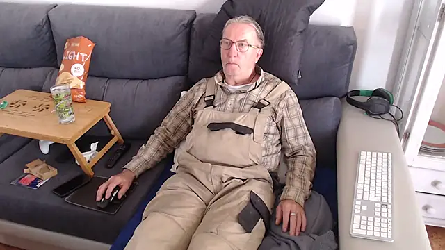 Nudelschwanz online show from March 10, 12:04 pm