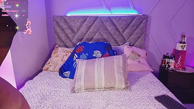 emmajohnss online show from November 11, 3:50 am