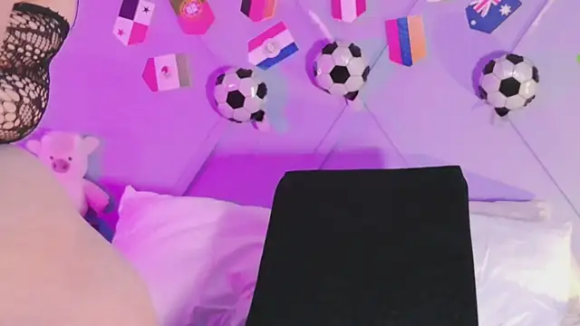 emmajohnss online show from July 11, 4:04 am