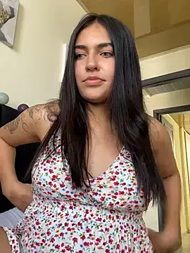 Snapshot of DaphneUwu chatting on January 12, 4:08 pm DaphneUwu online show from January 12, 4:08 pm