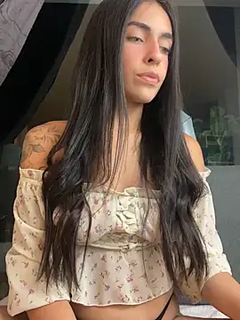 Snapshot of DaphneUwu chatting on May 2, 12:59 am DaphneUwu online show from May 2, 12:59 am