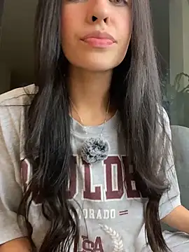 Snapshot of DaphneUwu chatting on May 9, 1:55 am DaphneUwu online show from May 9, 1:55 am