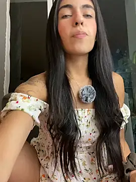 Snapshot of DaphneUwu chatting on May 10, 1:11 am DaphneUwu online show from May 10, 1:11 am