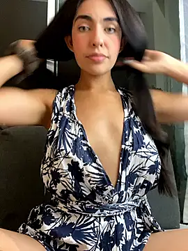 Snapshot of DaphneUwu chatting on May 19, 1:22 am DaphneUwu online show from May 19, 1:22 am