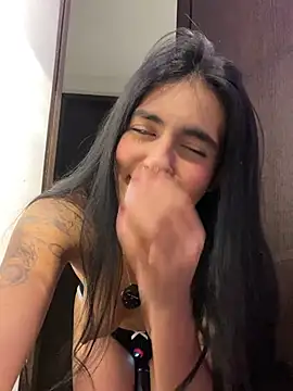 Snapshot of DaphneUwu chatting on July 23, 1:58 am DaphneUwu online show from July 23, 1:58 am