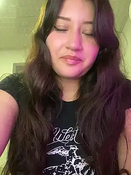 Snapshot of basima_Sajjad chatting on March 18, 9:40 pm basima Sajjad online show from March 18, 9:40 pm