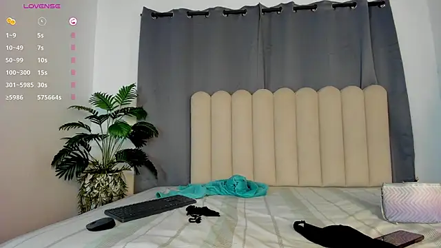 Snapshot of Dounia_nagi chatting on October 28, 2:26 am Dounia nagi online show from October 28, 2:26 am