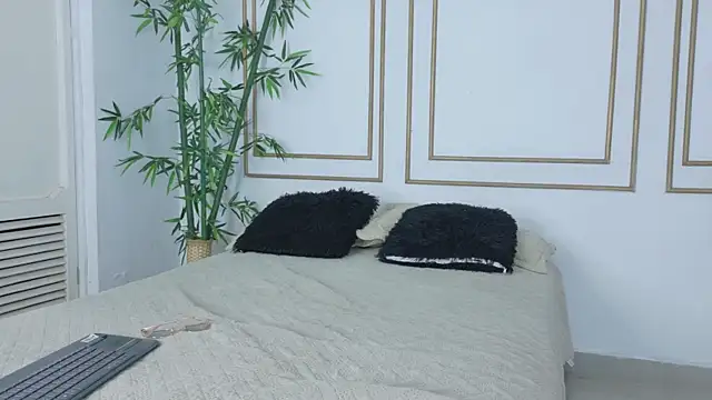 kristyl paez online show from November 13, 7:35 pm