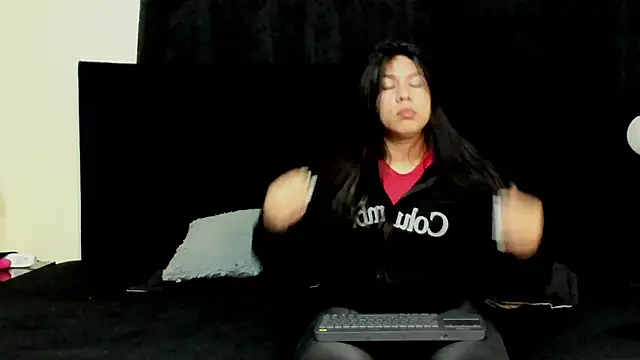 Snapshot of lissandthor13 chatting on January 13, 10:20 am lissandthor13 online show from January 13, 10:20 am