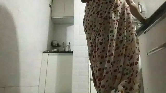 Riyasingh9 online show from April 3, 2:42 am