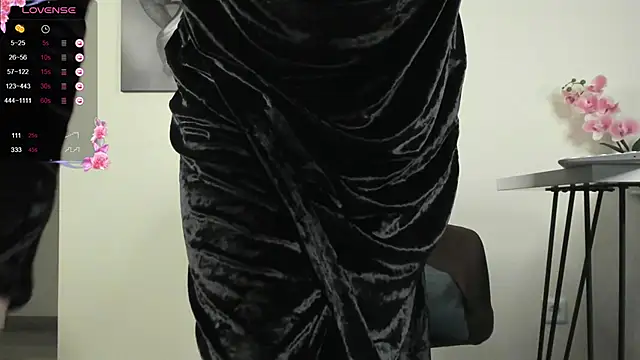 PoisonEvelyn online show from December 19, 10:55 am