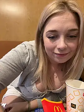 Snapshot of CherryAuroraa chatting on January 19, 10:50 am CherryAuroraa online show from January 19, 10:50 am