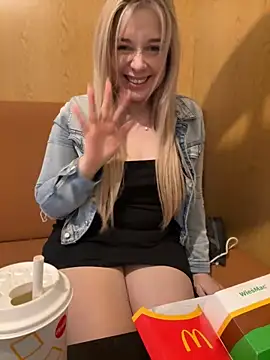 Snapshot of CherryAuroraa chatting on February 1, 10:26 am CherryAuroraa online show from February 1, 10:26 am