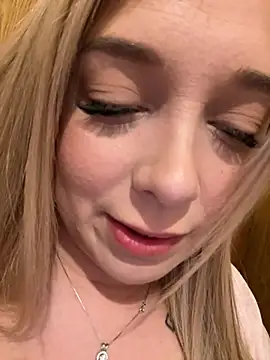 Snapshot of CherryAuroraa chatting on February 17, 6:37 pm CherryAuroraa online show from February 17, 6:37 pm