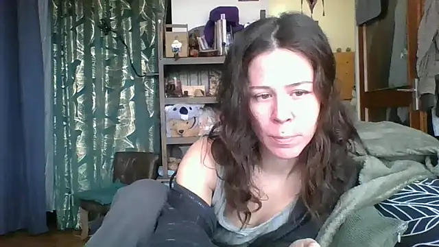 SuzieWanKenobi online show from December 11, 12:12 pm
