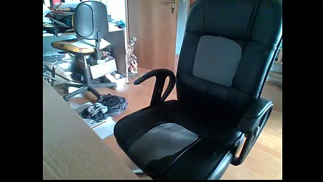 Snapshot of michl9322 chatting on October 6, 9:07 am michl9322 online show from October 6, 9:07 am