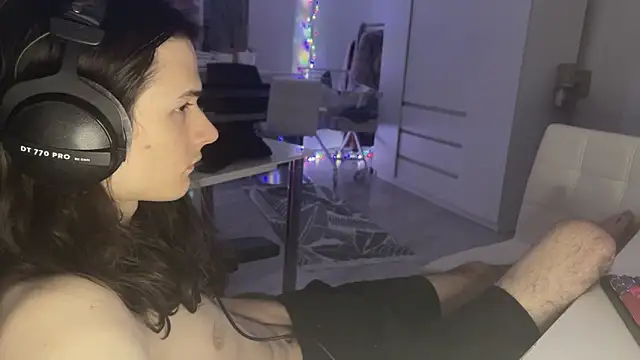 Snapshot of CandyChell chatting on February 5, 2:54 pm CandyChell online show from February 5, 2:54 pm