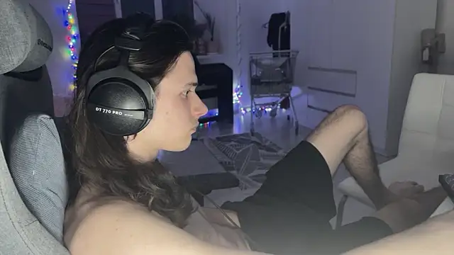 Snapshot of CandyChell chatting on February 21, 8:21 pm CandyChell online show from February 21, 8:21 pm