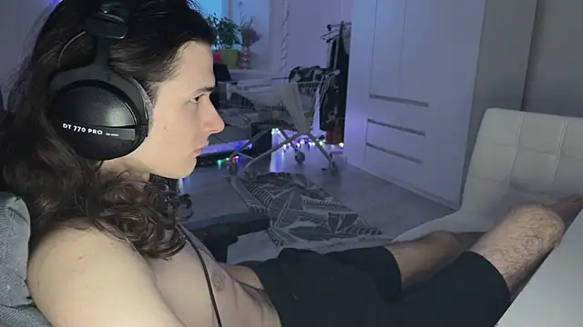 Snapshot of CandyChell chatting on February 25, 1:54 pm CandyChell online show from February 25, 1:54 pm