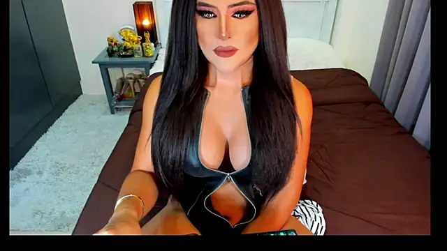 Snapshot of MissNaughtyTyra chatting on June 5, 1:34 am MissNaughtyTyra online show from June 5, 1:34 am