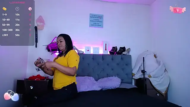 Snapshot of louise_nails chatting on March 20, 6:31 pm louise nails online show from March 20, 6:31 pm