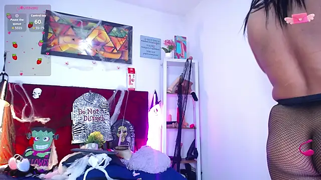 louise nails online show from October 31, 2:18 pm