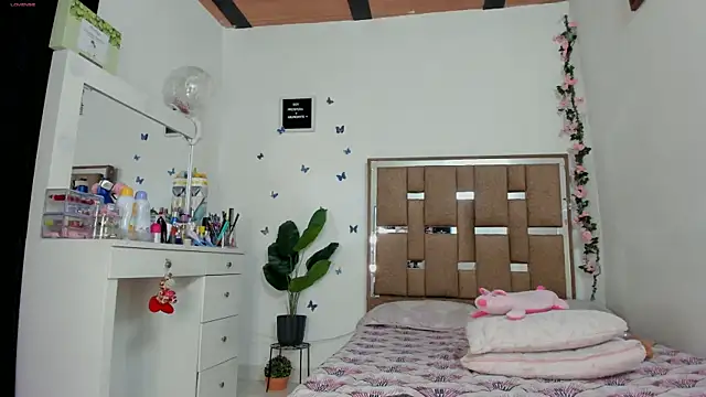 kendall-ewers online show from May 15, 11:01 pm