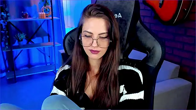 Snapshot of EmilyWilden chatting on December 29, 12:23 pm EmilyWilden online show from December 29, 12:23 pm
