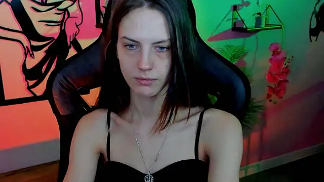 Snapshot of EmilyWilden chatting on October 21, 8:37 am EmilyWilden online show from October 21, 8:37 am