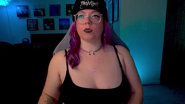 Snapshot of KiraSpitQueen chatting on January 19, 4:27 am KiraSpitQueen online show from January 19, 4:27 am