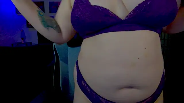 Snapshot of KiraSpitQueen chatting on March 2, 4:25 am KiraSpitQueen online show from March 2, 4:25 am