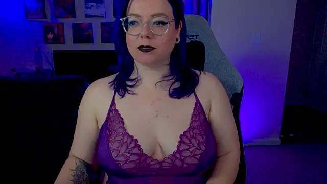 Snapshot of KiraSpitQueen chatting on April 26, 3:48 am KiraSpitQueen online show from April 26, 3:48 am