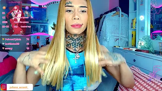 caroline cossei online show from April 11, 11:20 pm