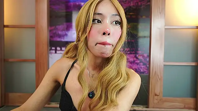 miss  maria online show from October 6, 6:05 pm