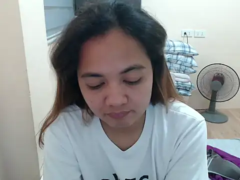 xTheLastVIRGINx online show from April 3, 5:00 pm