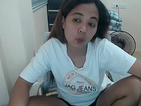 xTheLastVIRGINx online show from April 12, 1:38 pm