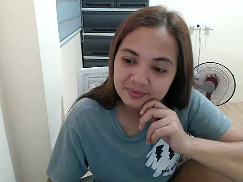 Snapshot of xTheLastVIRGINx chatting on April 28, 2:55 pm xTheLastVIRGINx online show from April 28, 2:55 pm