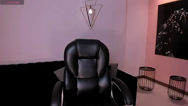 JuanitaClay online show from October 25, 12:34 pm